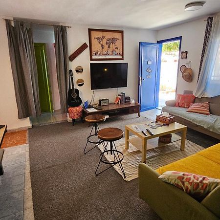 Хостел Mango Haus Акаба Экстерьер фото